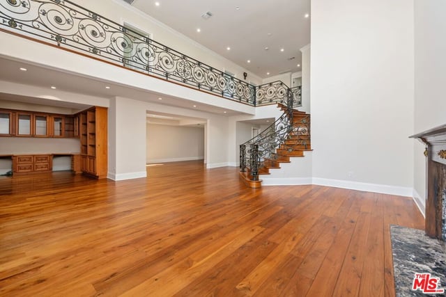 419 N Laurel Avenue, Los Angeles, CA 90048 — photo 3 of 45