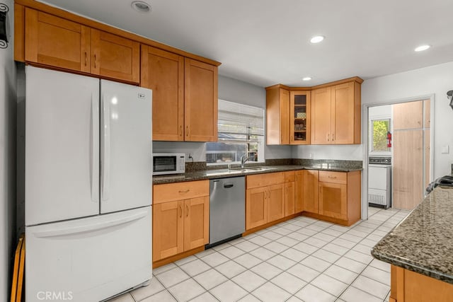 7419 W 89th Street, Los Angeles, CA 90045 — photo 6 of 28
