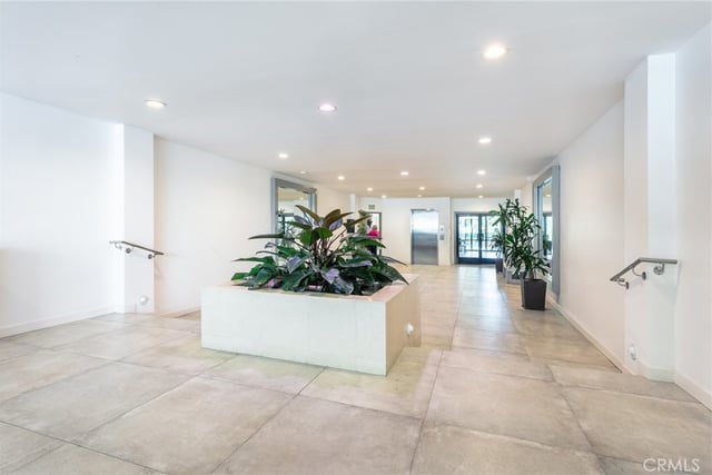 9000 Cynthia St 306, West Hollywood, CA 90069 — photo 2 of 18