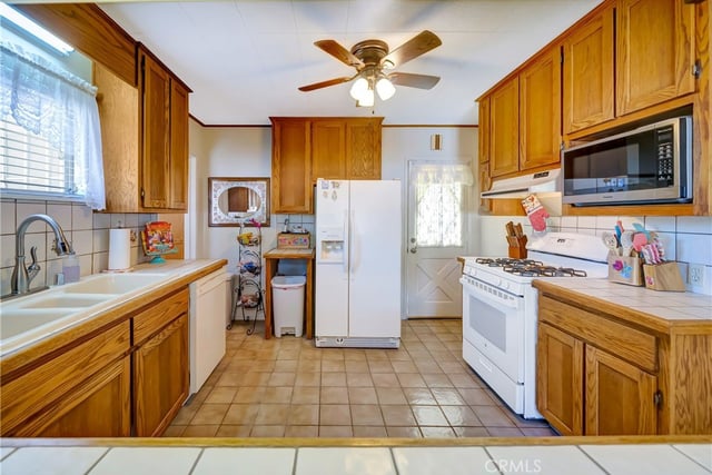 2561 W Avenue K, Lancaster, CA 93536 — photo 13 of 75