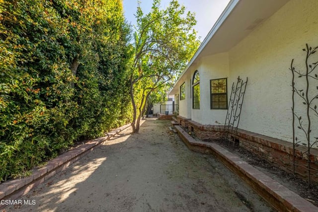10129 Sarah Street, Toluca Lake, CA 91602 — photo 51 of 64