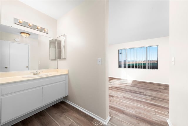 21309 Eucalyptus Way 101, Newhall, CA 91321 — photo 14 of 33