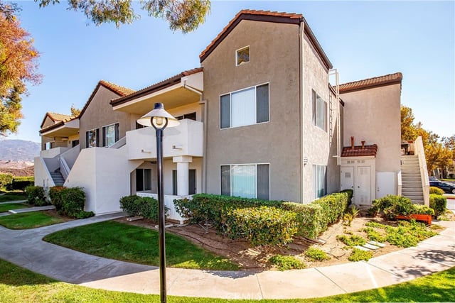 21309 Eucalyptus Way 101, Newhall, CA 91321 — photo 2 of 33