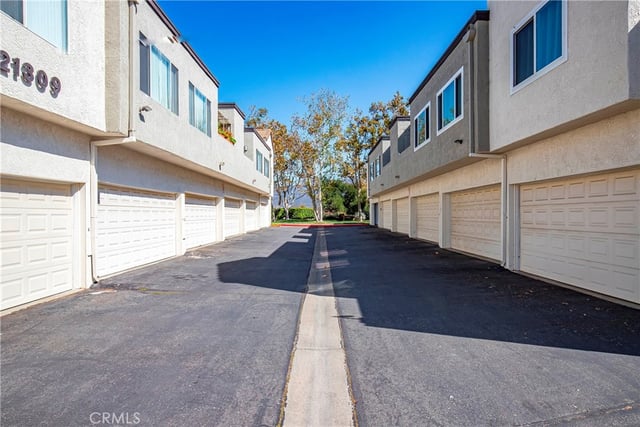 21309 Eucalyptus Way 101, Newhall, CA 91321 — photo 20 of 33