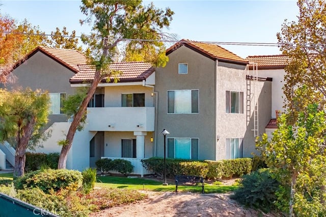 21309 Eucalyptus Way 101, Newhall, CA 91321 — photo 21 of 33