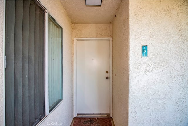 21309 Eucalyptus Way 101, Newhall, CA 91321 — photo 3 of 33