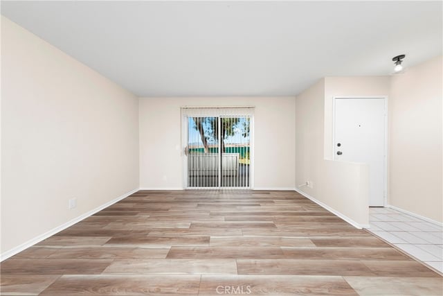 21309 Eucalyptus Way 101, Newhall, CA 91321 — photo 4 of 33