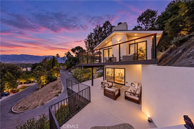 981 Glen Oaks Boulevard, Pasadena, CA 91105 — photo 3 of 34