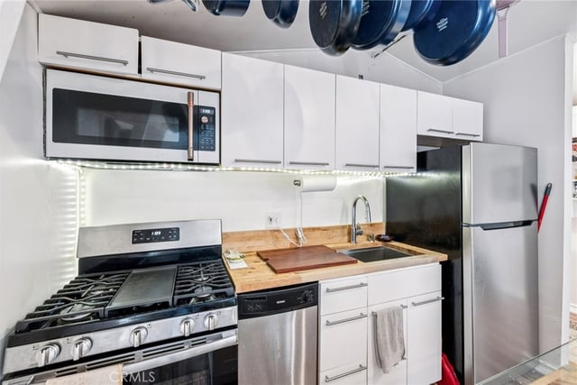 2041 N Beverly Glen Boulevard, Los Angeles, CA 90077 — photo 13 of 48