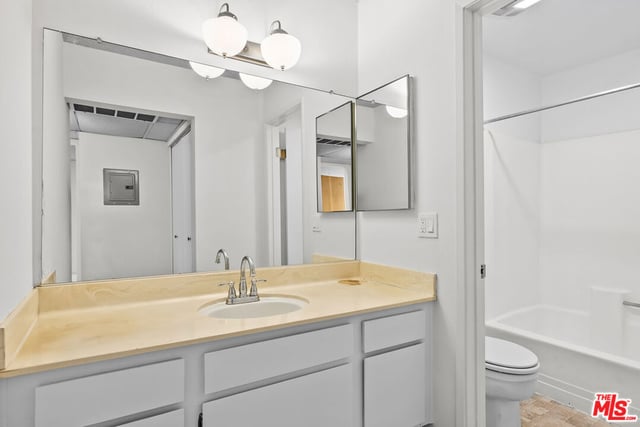 8207 Raintree Circle, Culver City, CA 90230 — photo 11 of 27