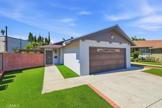 7227 Whitaker Avenue, Lake Balboa, CA 91406 — photo 4 of 58