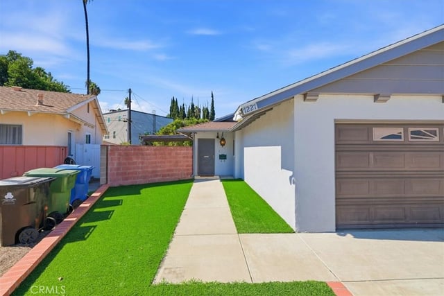 7227 Whitaker Avenue, Lake Balboa, CA 91406 — photo 5 of 58
