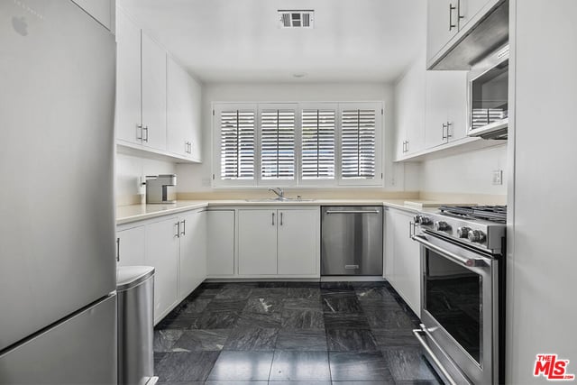 15337 Stonewood Terrace, Sherman Oaks, CA 91403 — photo 11 of 36