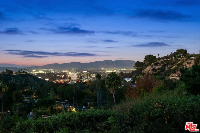 15337 Stonewood Terrace, Sherman Oaks, CA 91403 — photo 4 of 36