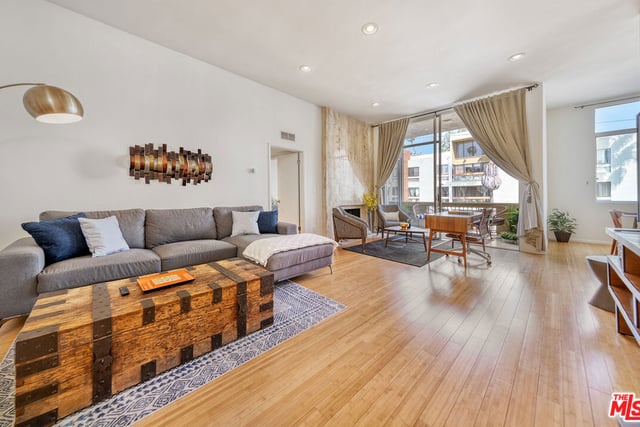 11970 Montana Avenue 308, Los Angeles, CA 90049 — photo 5 of 28