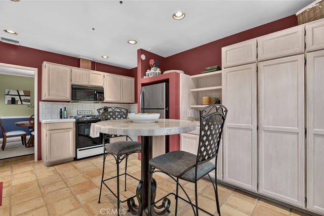 1321 Graynold, Glendale, CA 91202 — photo 14 of 32