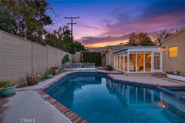 1321 Graynold, Glendale, CA 91202 — photo 2 of 32