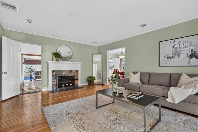 1321 Graynold, Glendale, CA 91202 — photo 9 of 32