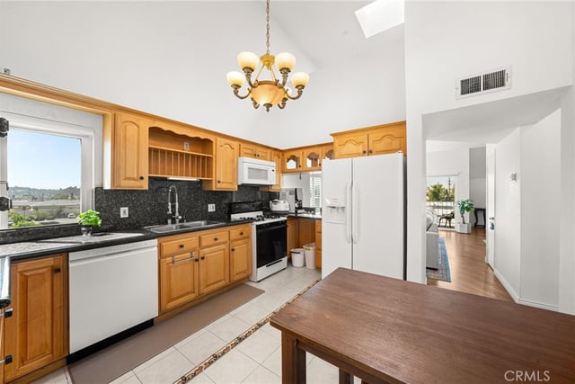 1121 E Wilson 12, Glendale, CA 91206 — photo 7 of 36