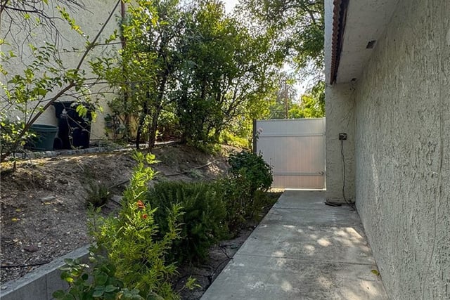 22762 Avenue San Luis, Woodland Hills, CA 91364 — photo 36 of 73