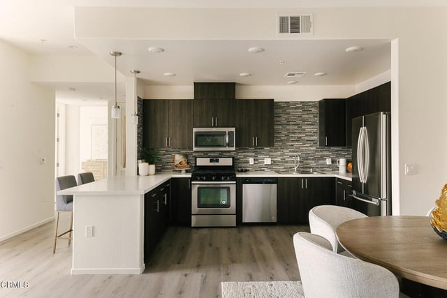 124 W Colorado Street 411, Glendale, CA 91204 — photo 15 of 49