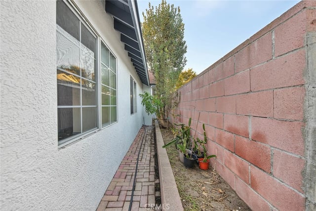 3500 Easy Avenue, Long Beach, CA 90810 — photo 10 of 59