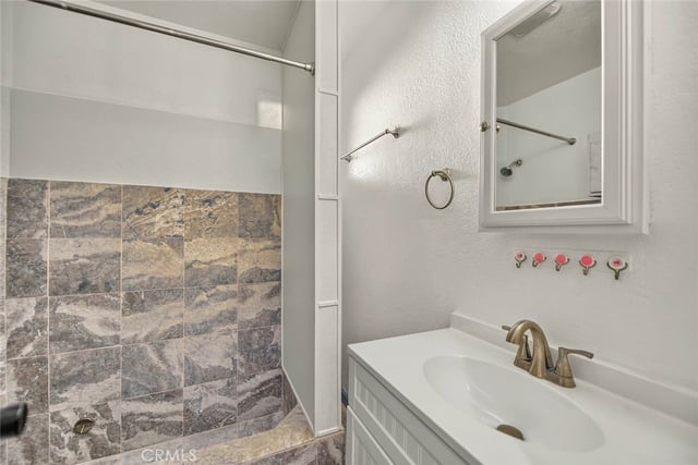 3500 Easy Avenue, Long Beach, CA 90810 — photo 17 of 59
