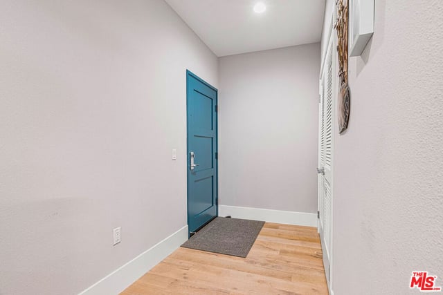 901 S Gramercy Drive 202, Los Angeles, CA 90019 — photo 3 of 20