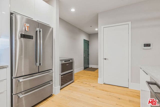 901 S Gramercy Drive 202, Los Angeles, CA 90019 — photo 8 of 20