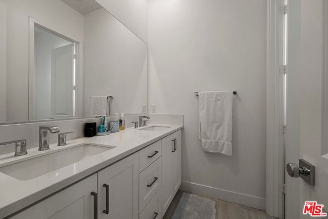 27124 Skyland Way, Valencia, CA 91381 — photo 13 of 32