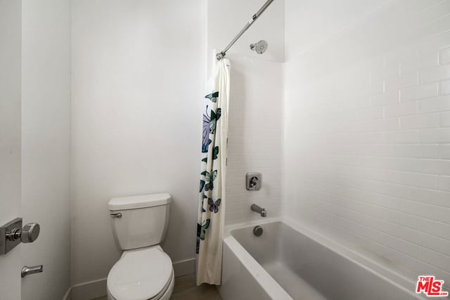 27124 Skyland Way, Valencia, CA 91381 — photo 14 of 32