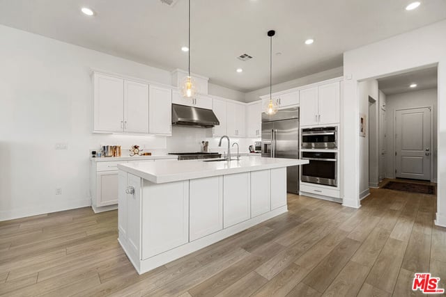 27124 Skyland Way, Valencia, CA 91381 — photo 4 of 32