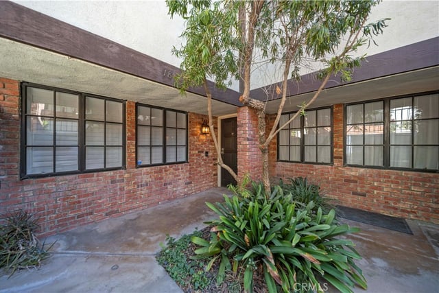 1429 Valley View Road 18, Glendale, CA 91202 — photo 4 of 52