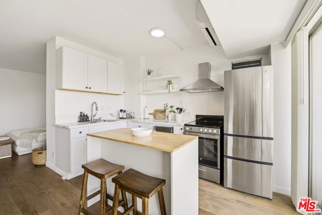 999 N Doheny Drive 205, West Hollywood, CA 90069 — photo 4 of 23