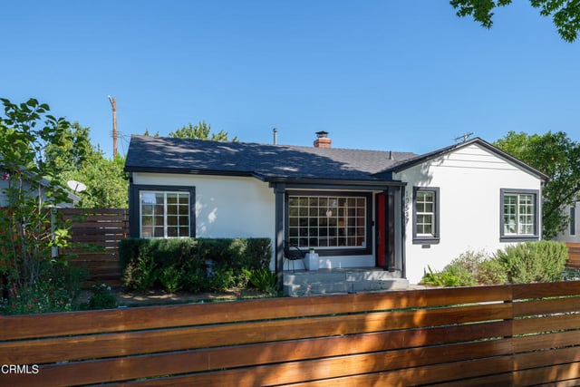 10537 Woodbridge Street, Los Angeles, CA 91602 — photo 3 of 45