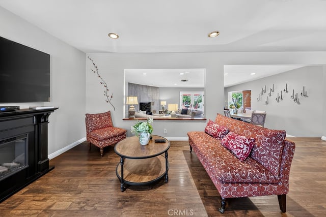 5711 Geyser Avenue, Tarzana, CA 91356 — photo 4 of 55