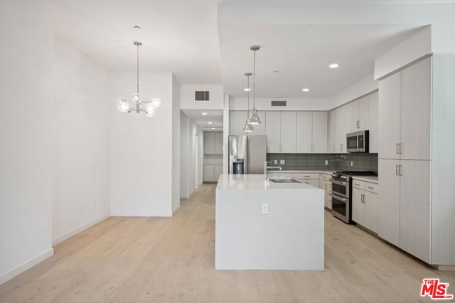 1746 Garfield Place 101, Los Angeles, CA 90028 — photo 10 of 28