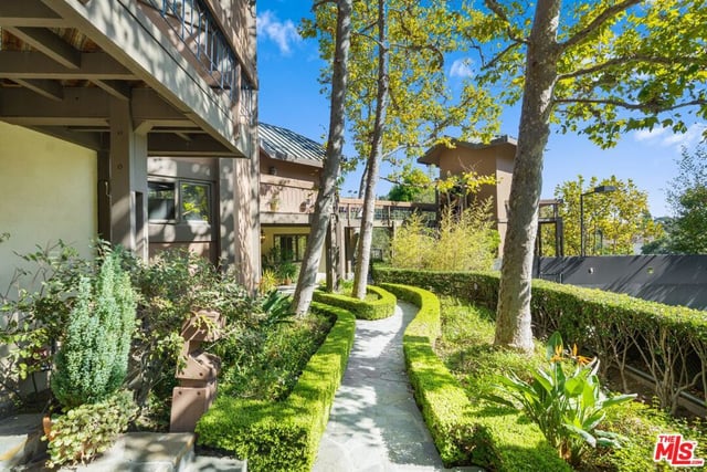 1119 Moraga Dr, Los Angeles, CA 90049 — photo 11 of 48