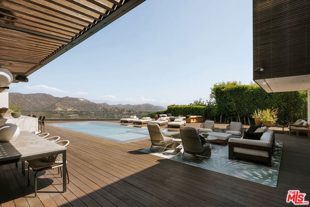7107 Macapa Drive, Los Angeles, CA 90068 — photo 10 of 34
