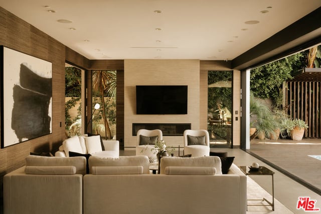 7107 Macapa Drive, Los Angeles, CA 90068 — photo 9 of 34