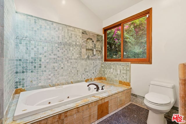 1260 Roscomare Road, Los Angeles, CA 90077 — photo 17 of 26