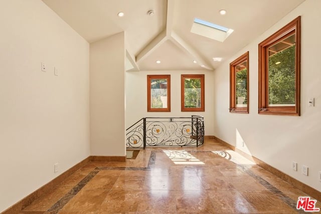 1260 Roscomare Road, Los Angeles, CA 90077 — photo 23 of 26