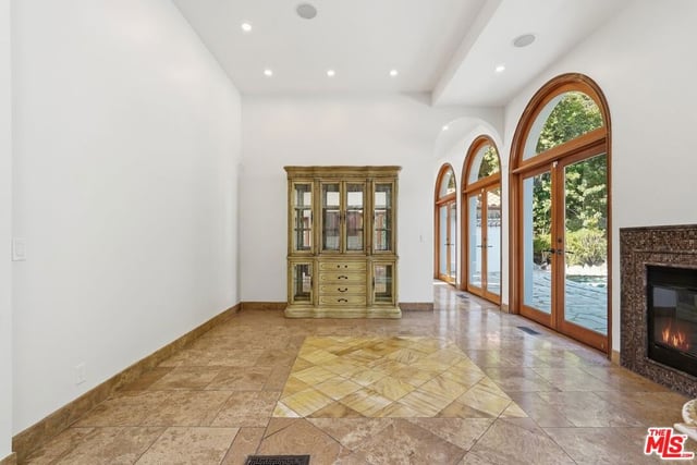 1260 Roscomare Road, Los Angeles, CA 90077 — photo 9 of 26