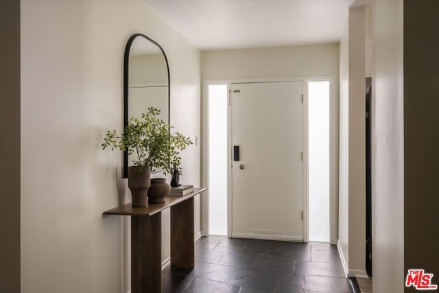14141 Killion Street, Sherman Oaks, CA 91401 — photo 5 of 28