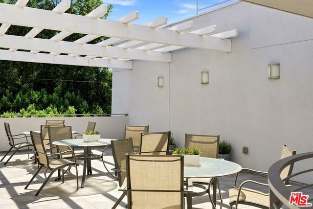 4240 Laurel Canyon Boulevard 305, Studio City, CA 91604 — photo 25 of 32