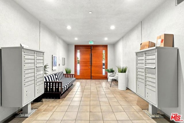4240 Laurel Canyon Boulevard 305, Studio City, CA 91604 — photo 31 of 32