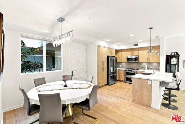 4240 Laurel Canyon Boulevard 305, Studio City, CA 91604 — photo 5 of 32