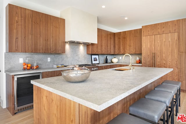 3985 Mclaughlin Avenue, Los Angeles, CA 90066 — photo 10 of 33