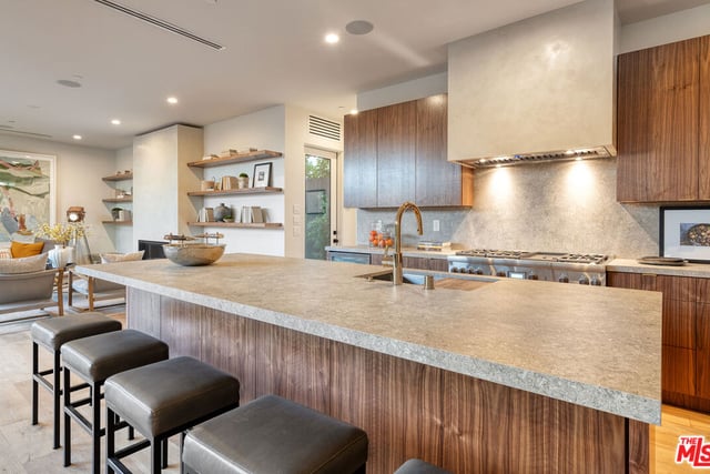 3985 Mclaughlin Avenue, Los Angeles, CA 90066 — photo 12 of 33