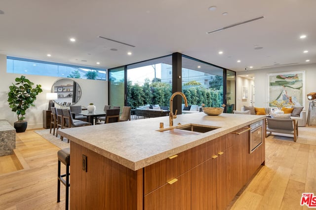 3985 Mclaughlin Avenue, Los Angeles, CA 90066 — photo 7 of 33